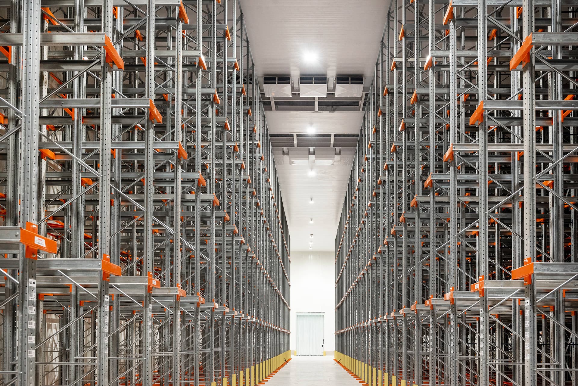Centro de distribución con sistema recirculado